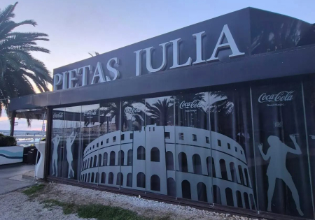 LC Studio u Puli: Personalizirane Naljepnice i Pjeskarena Folija za Longue Bar & Disco Club Pietas Julia