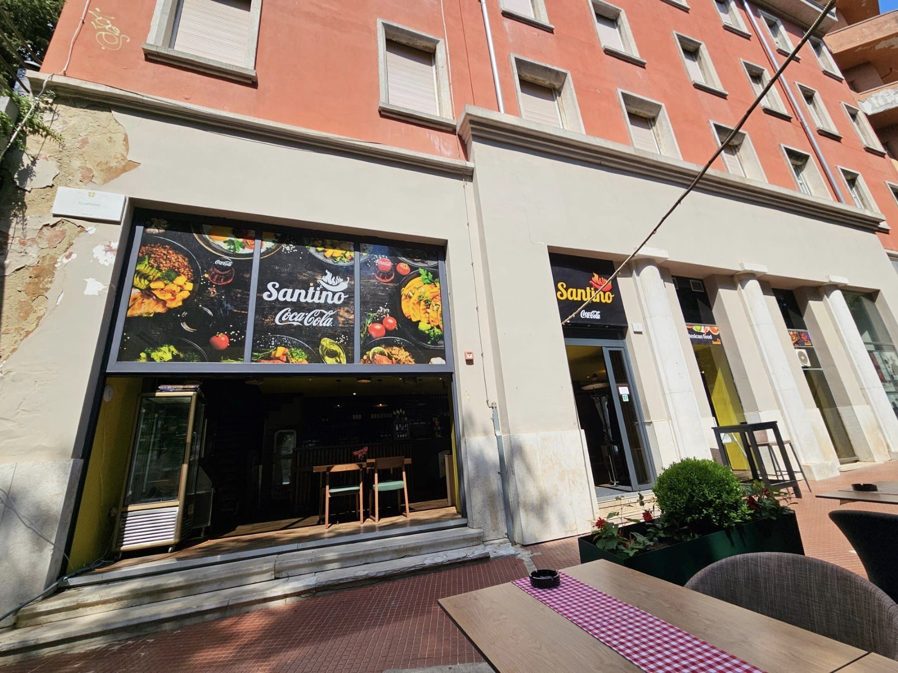 Prozorska grafika za Meksički restoran Santino